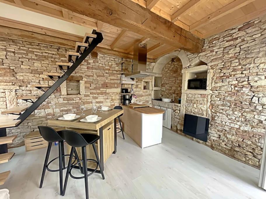 Charmante Maison De Village Viré Esterno foto